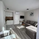 Harmony Apartment- 4 People- New Modern Flat-by The Sea Apartamento
