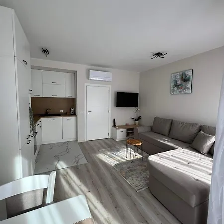 Harmony Apartment- 4 People- New Modern Flat-by The Sea Апартамент