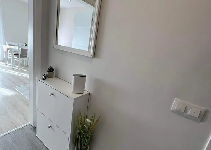 Harmony Apartment- 4 People- New Modern Flat-by The Sea