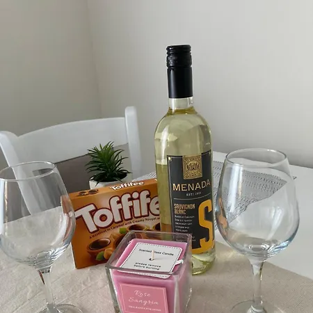 Harmony Apartment- 4 People- New Modern Flat-by The Sea * וארנה