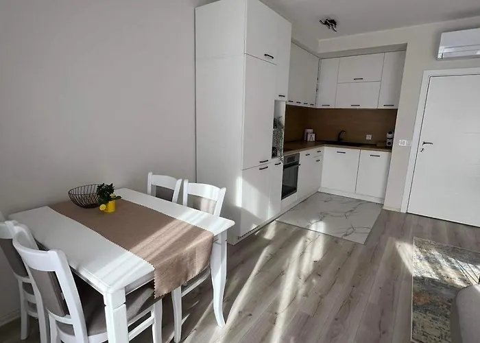 Harmony Apartment- 4 People- New Modern Flat-by The Sea