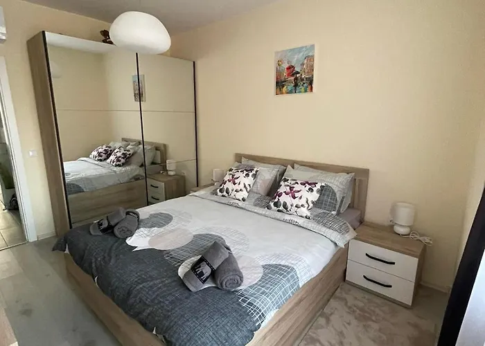 Harmony Apartment- 4 People- New Modern Flat-by The Sea Apartment *