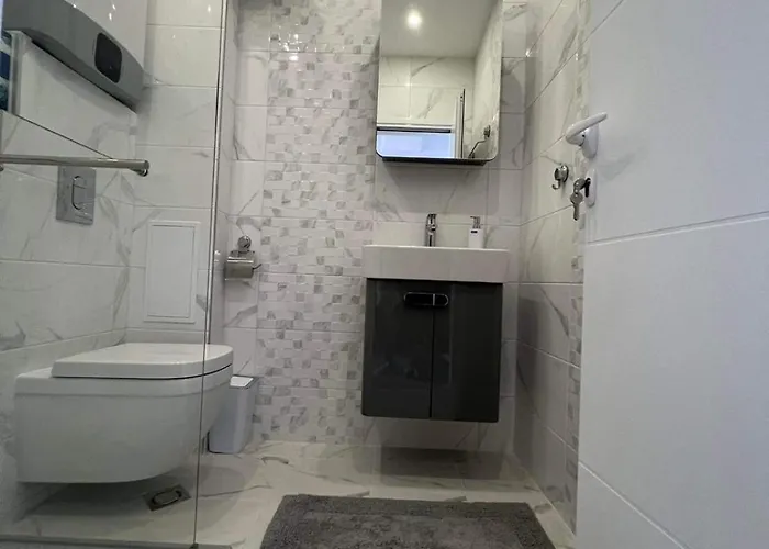 Harmony Apartment- 4 People- New Modern Flat-by The Sea *