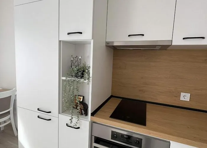 Harmony Apartment- 4 People- New Modern Flat-by The Sea וארנה