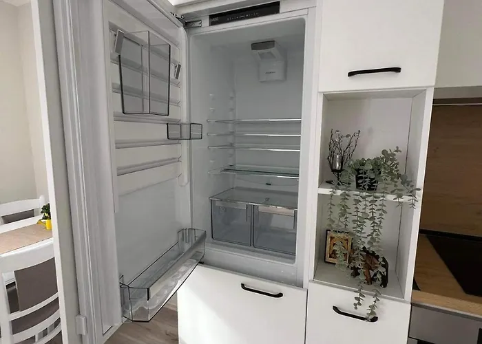 Harmony Apartment- 4 People- New Modern Flat-by The Sea דירה וארנה